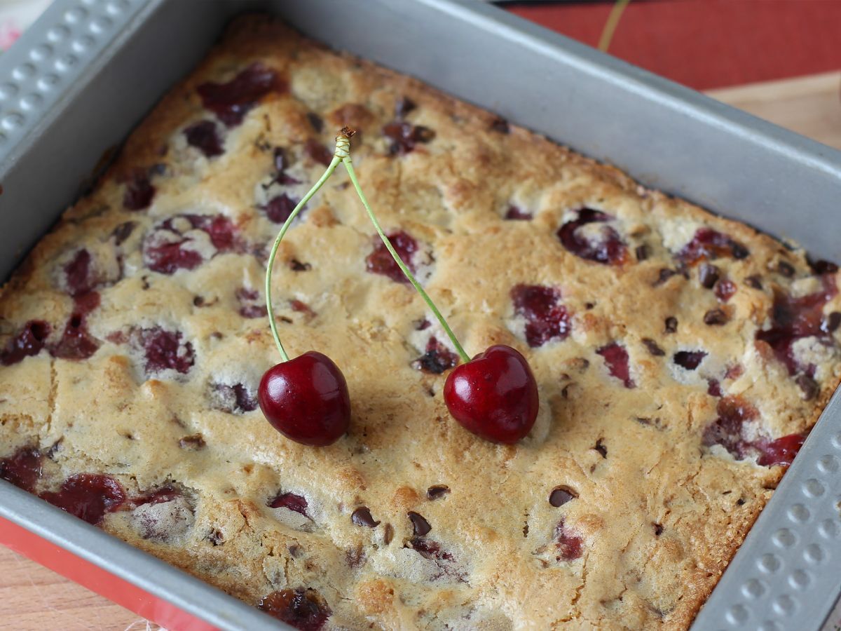 Blondie kirsikoita ja suklaata, täydellinen rapea ja sulava kakku - kuva 8