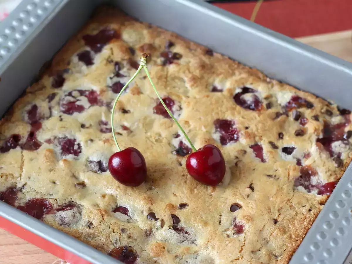 Blondie kirsikoita ja suklaata, täydellinen rapea ja sulava kakku - kuva 8