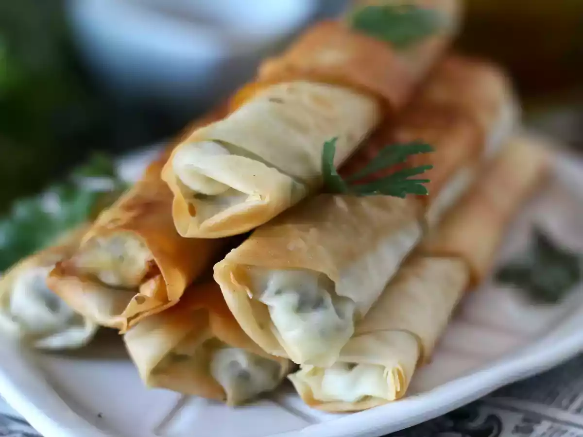 Börek fetajuuston ja persiljan kera - kuva 2
