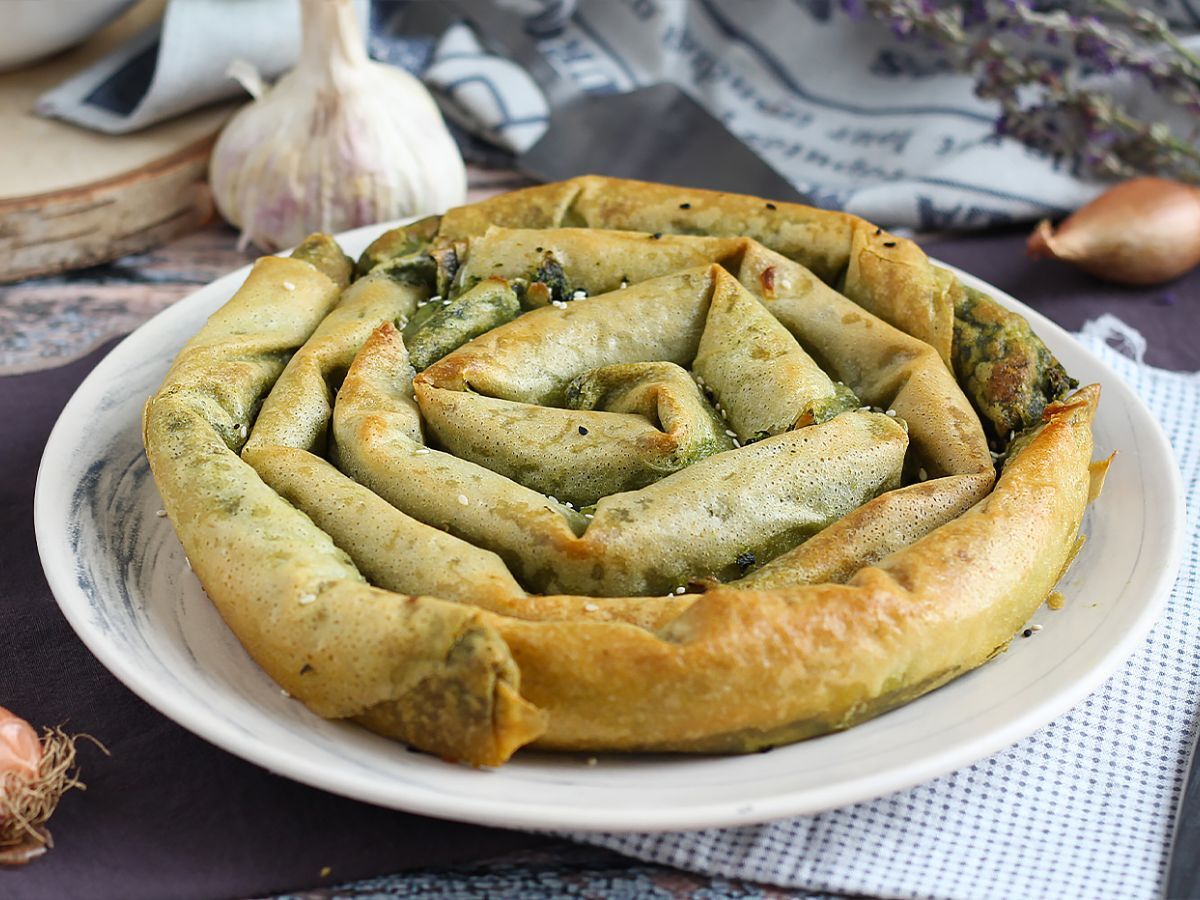Borek, turkkilainen pinaatti- ja juustopiirakka