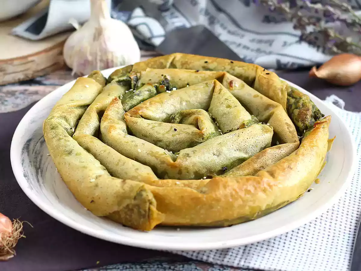 Borek, turkkilainen pinaatti- ja juustopiirakka