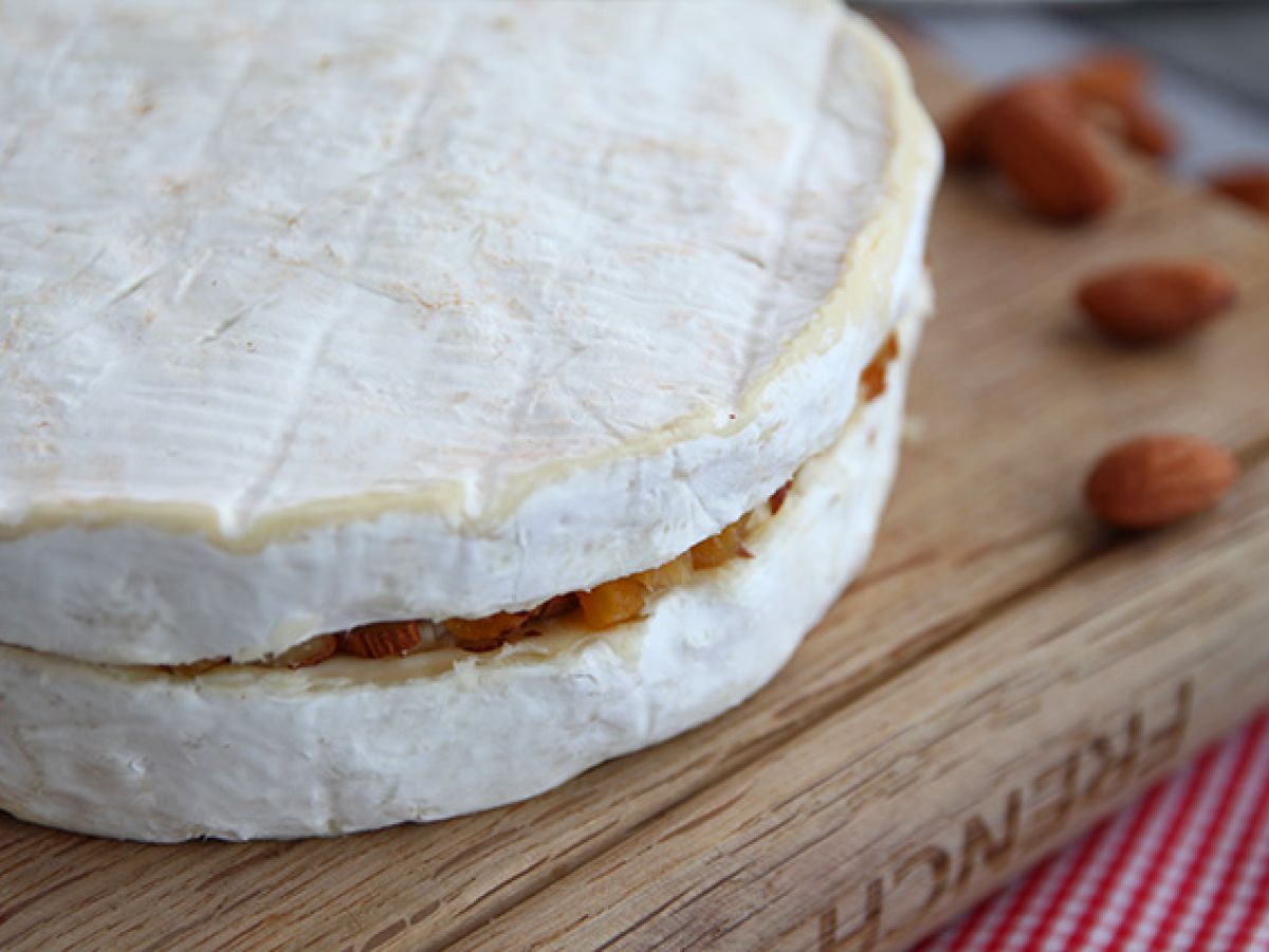 Brie aprikoosi- ja mantelitäytteellä - kuva 4