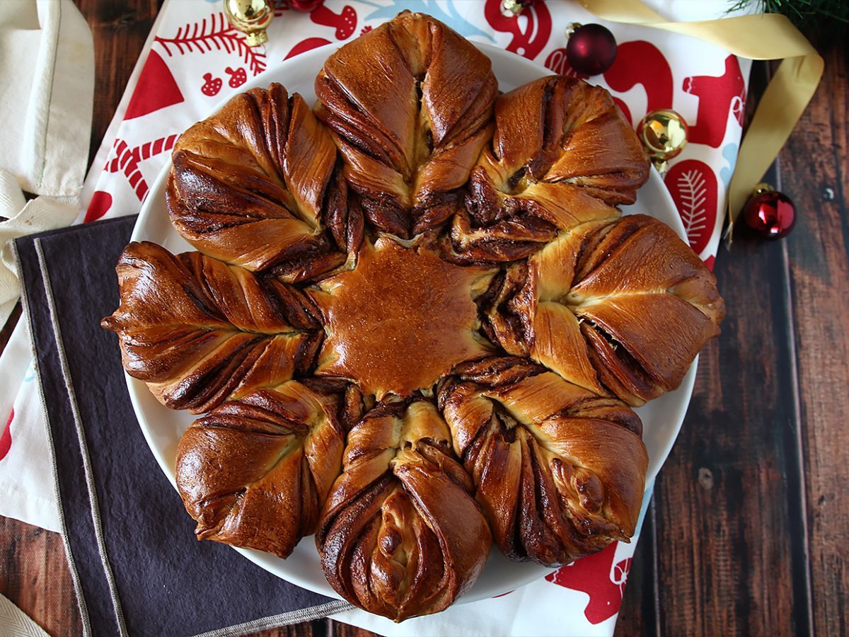 Brioche lumihiutale levitteellä