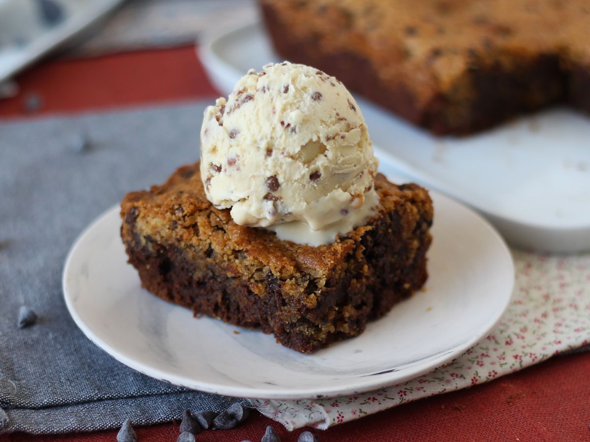Brookies, täydellinen yhdistelmä brownieita ja keksiä.