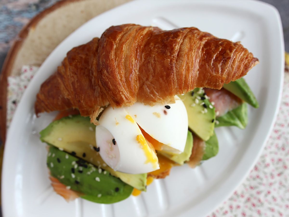 Brunssin tyyppinen croissant-sandwich - kuva 4