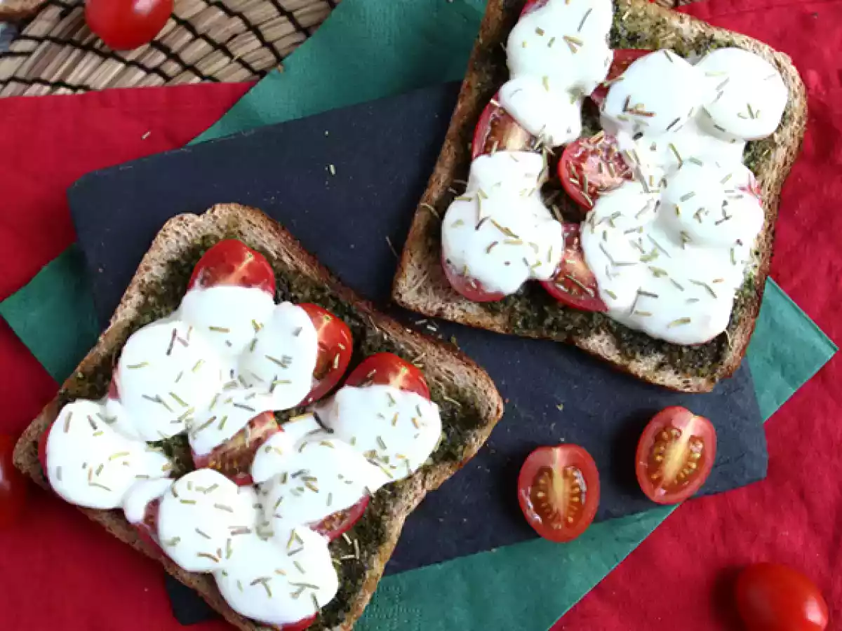 Bruschetta pestolla, kirsikkatomaateilla ja mozzarellalla - kuva 3