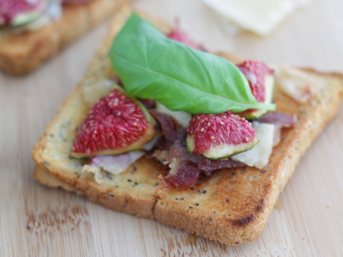 Bruschetta viikunoiden, parmesaanin ja parmankinkun kanssa - kuva 2
