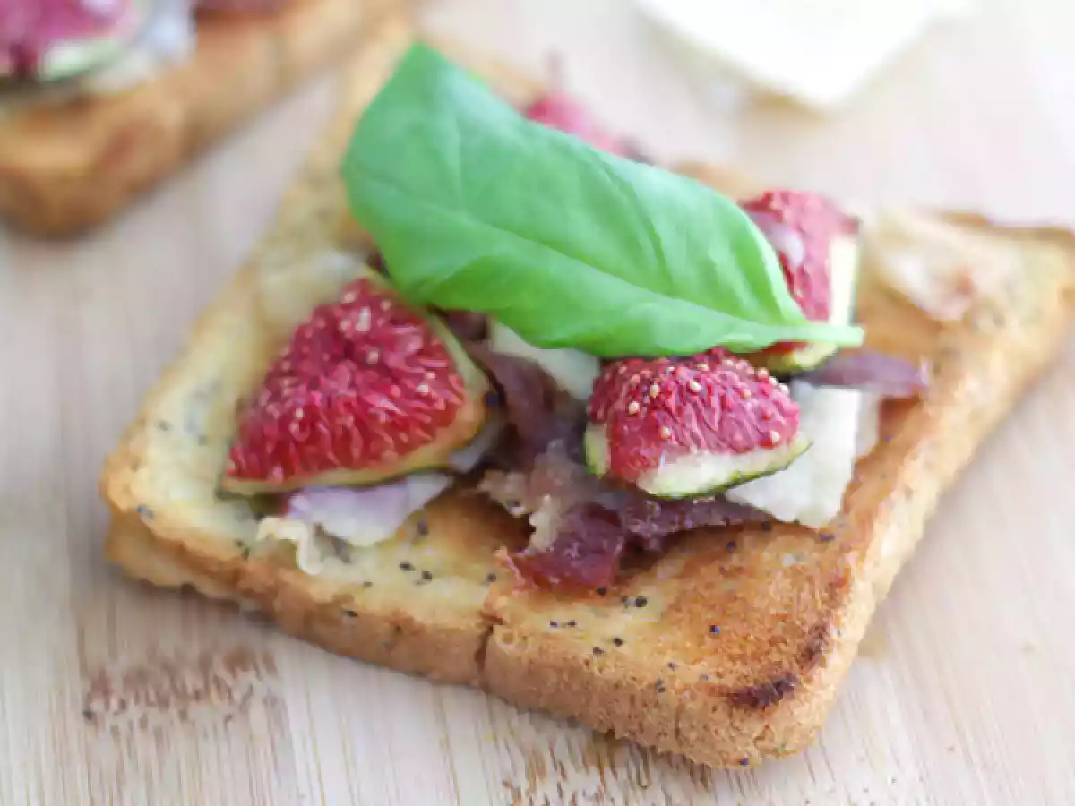 Bruschetta viikunoiden, parmesaanin ja parmankinkun kanssa - kuva 2