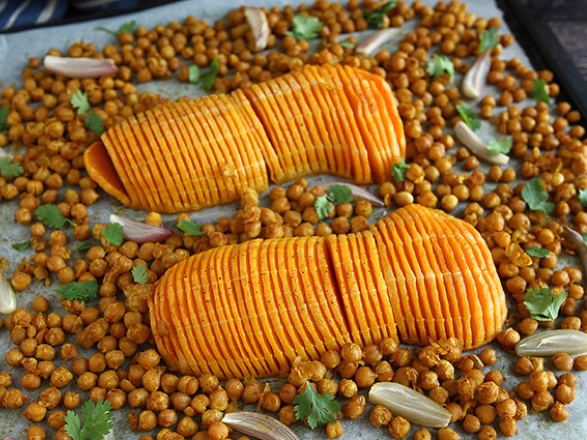 Butternut-kurpitsa hasselback-tyyliin: uusi suosikki lisukkeesi!