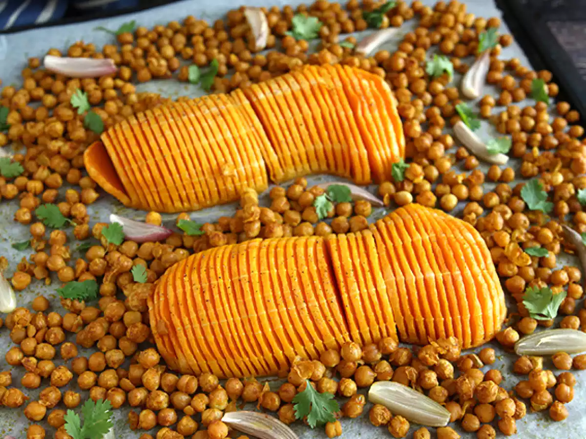 Butternut-kurpitsa hasselback-tyyliin: uusi suosikki lisukkeesi!