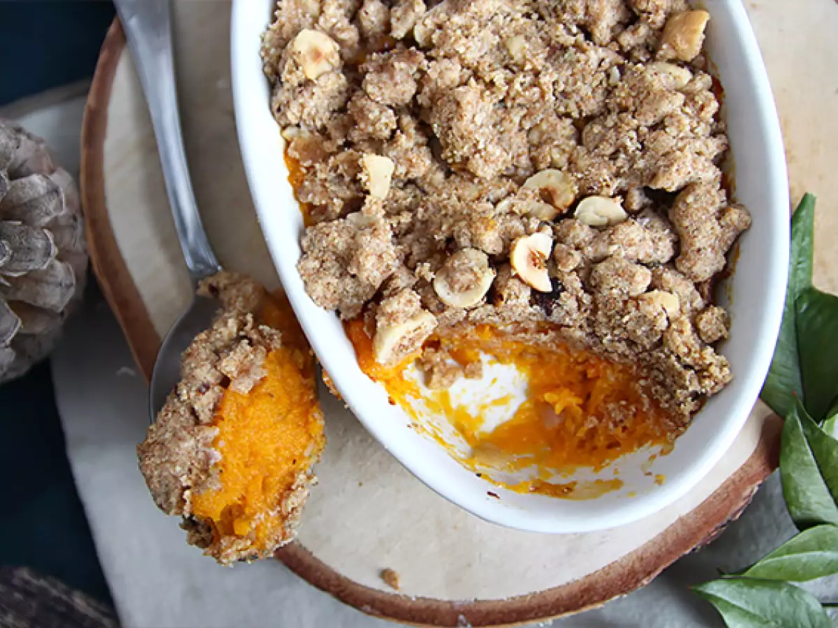 Butternut-kurpitsacrumble hasselpähkinöillä