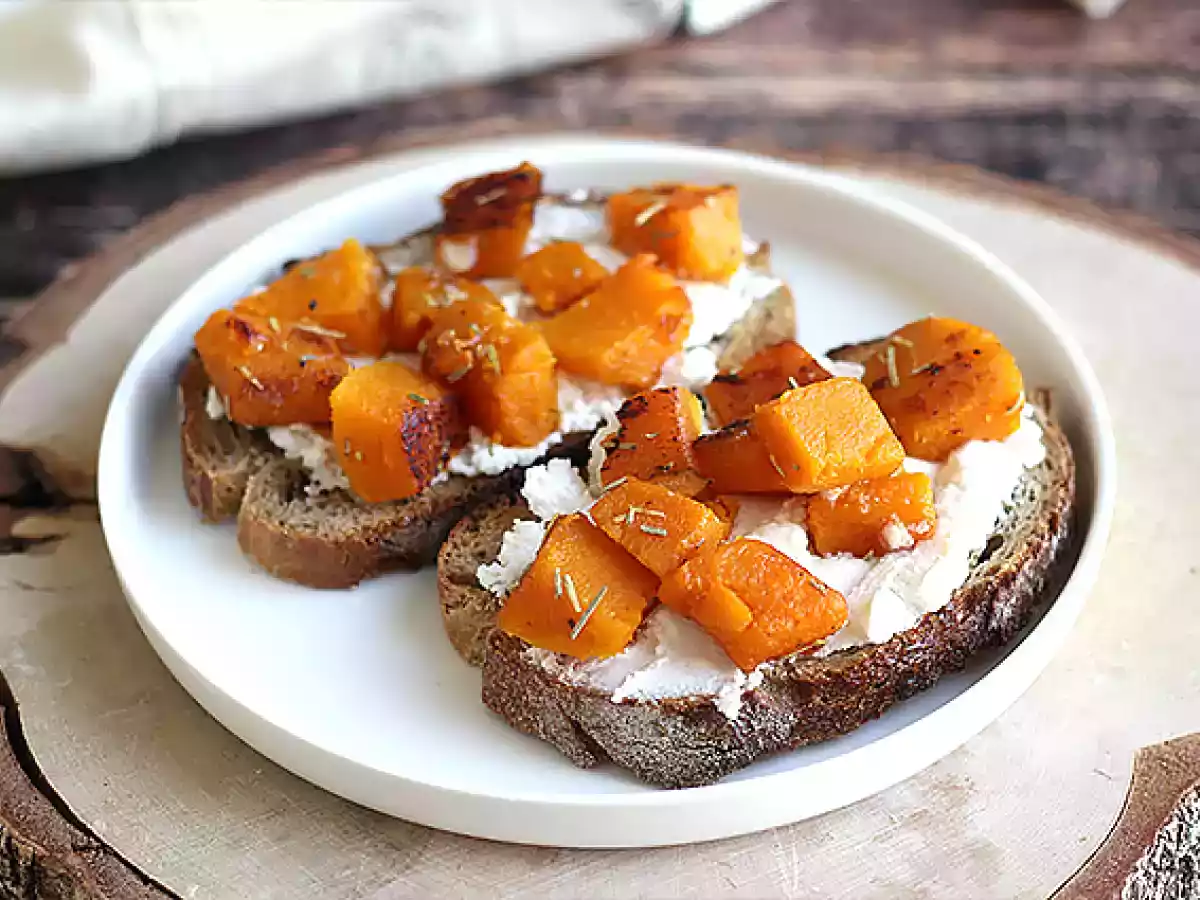 Butternut-ricotta- ja munavoileivät