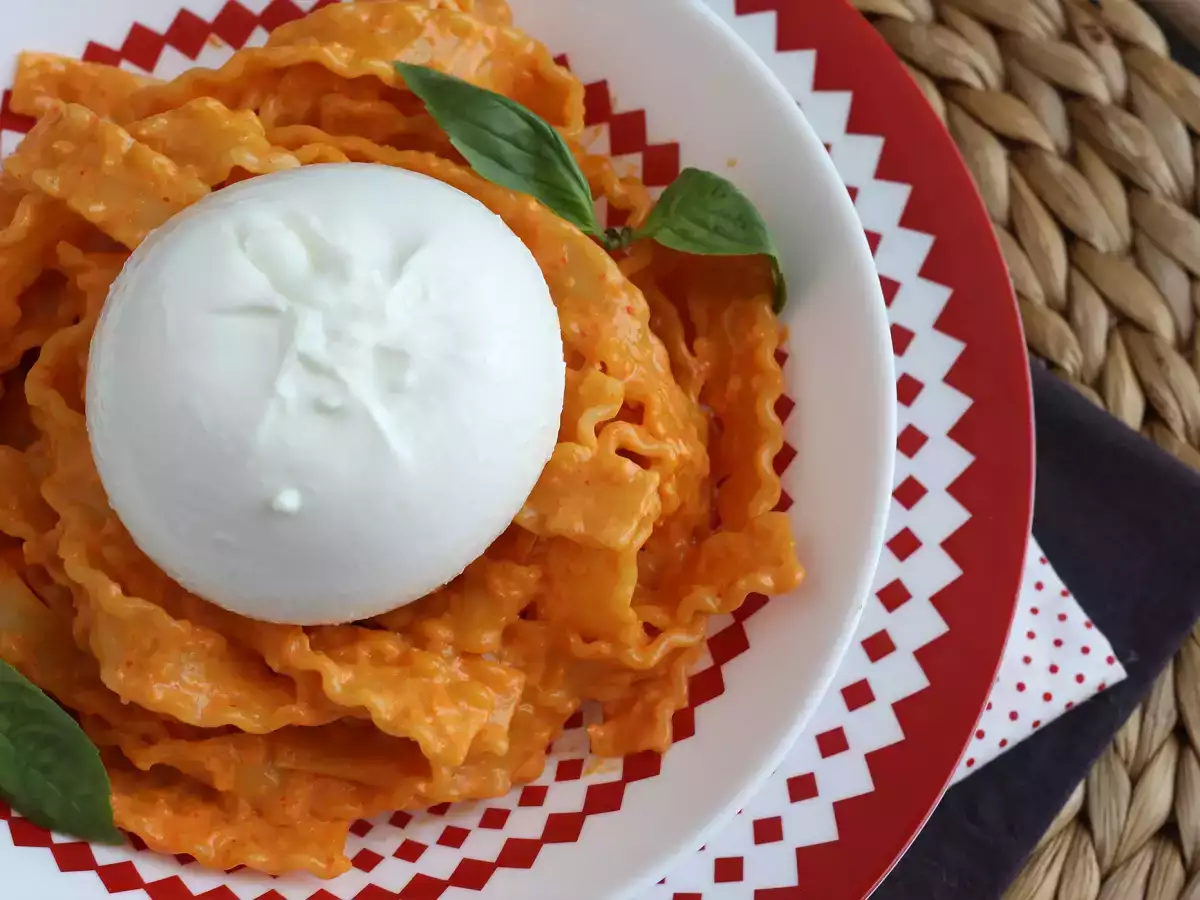 Calabrialainen pesto ja kermainen burrata
