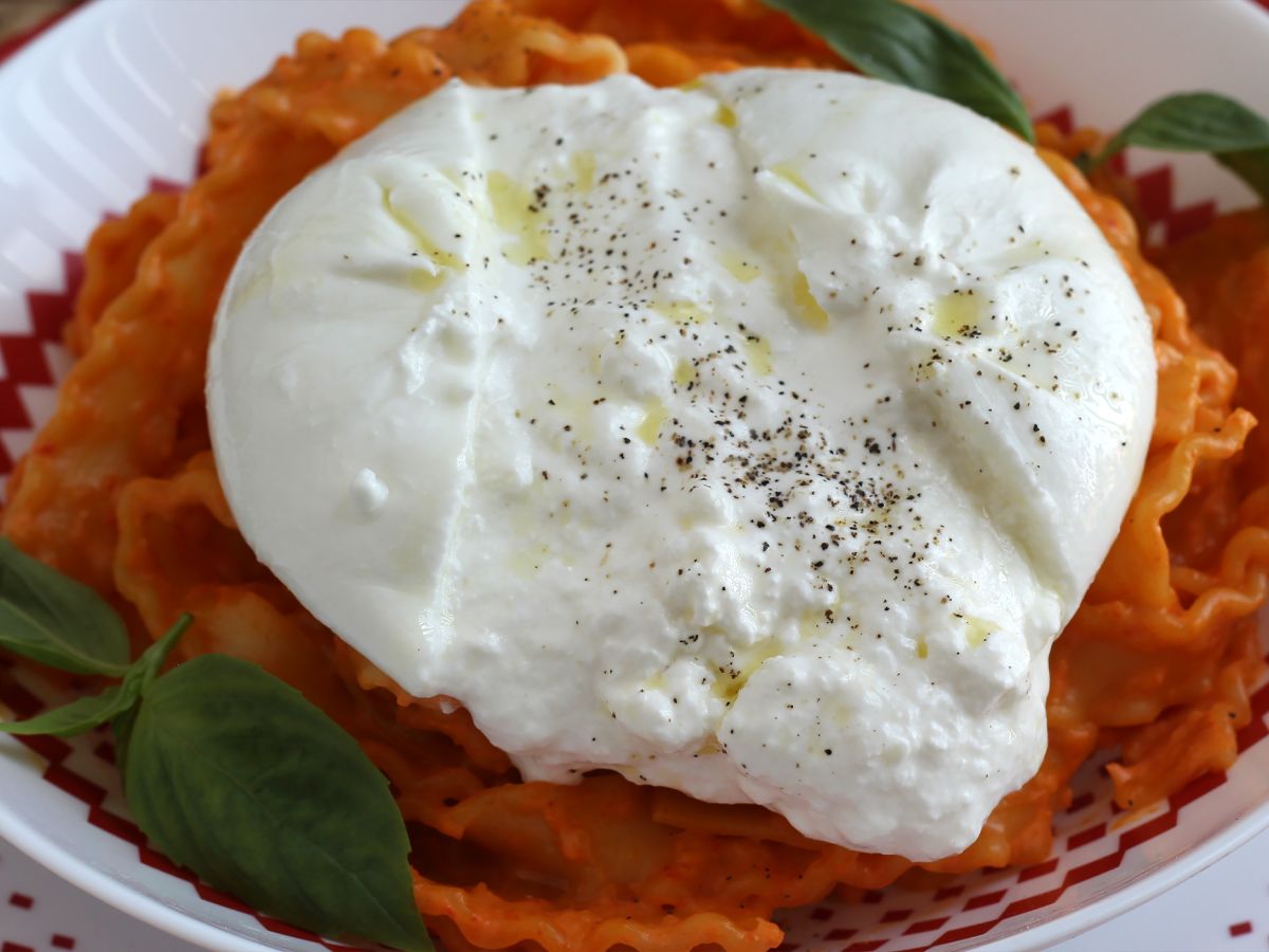 Calabrian tyylistä pestoa kermaisen burrata-juuston kanssa - kuva 2