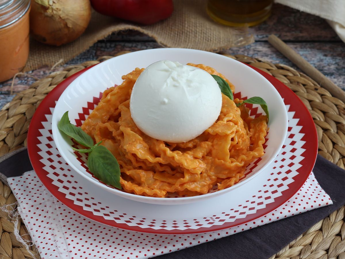 Calabrian tyylistä pestoa kermaisen burrata-juuston kanssa - kuva 5