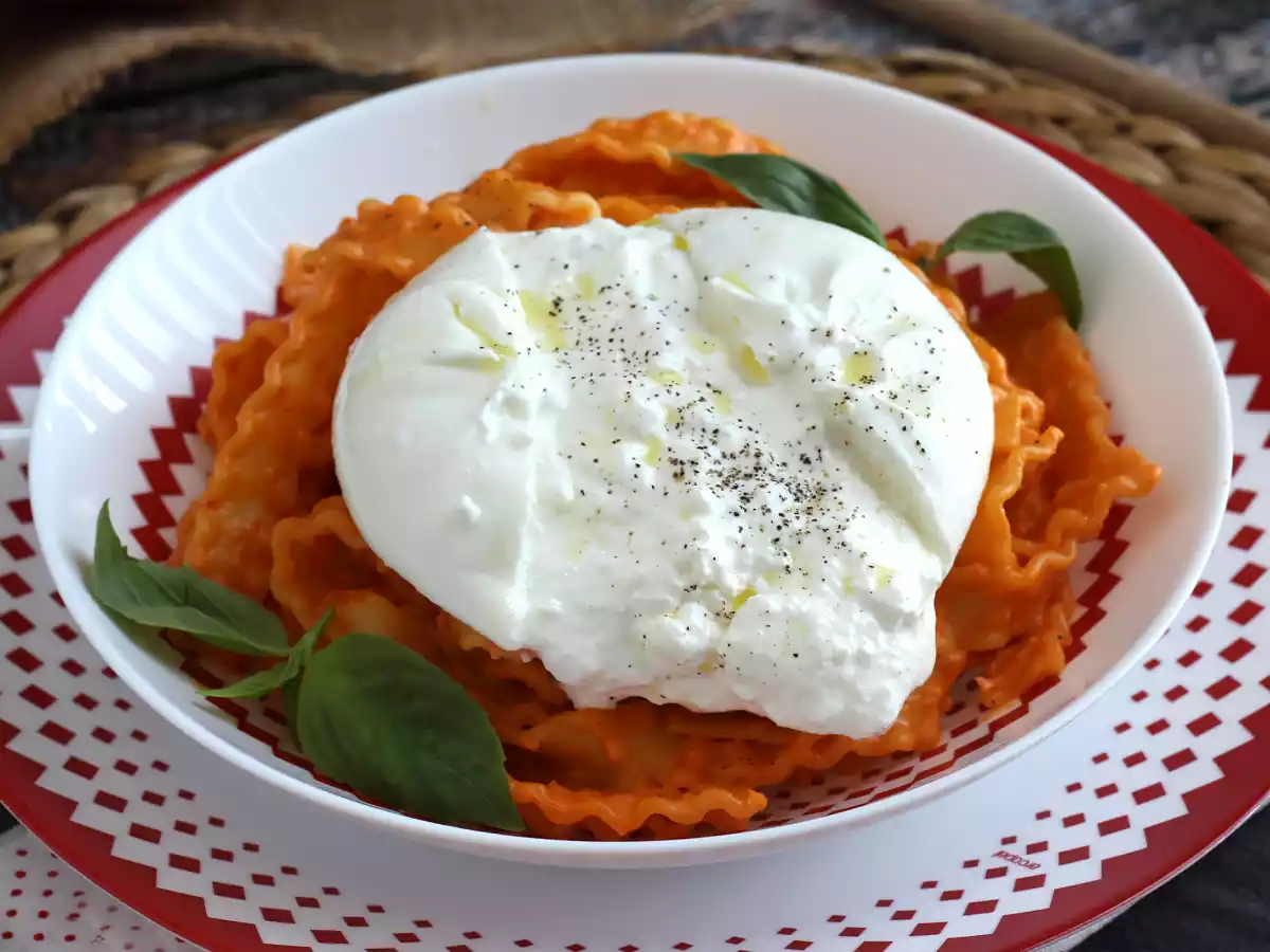 Calabrian tyylistä pestoa kermaisen burrata-juuston kanssa - kuva 6