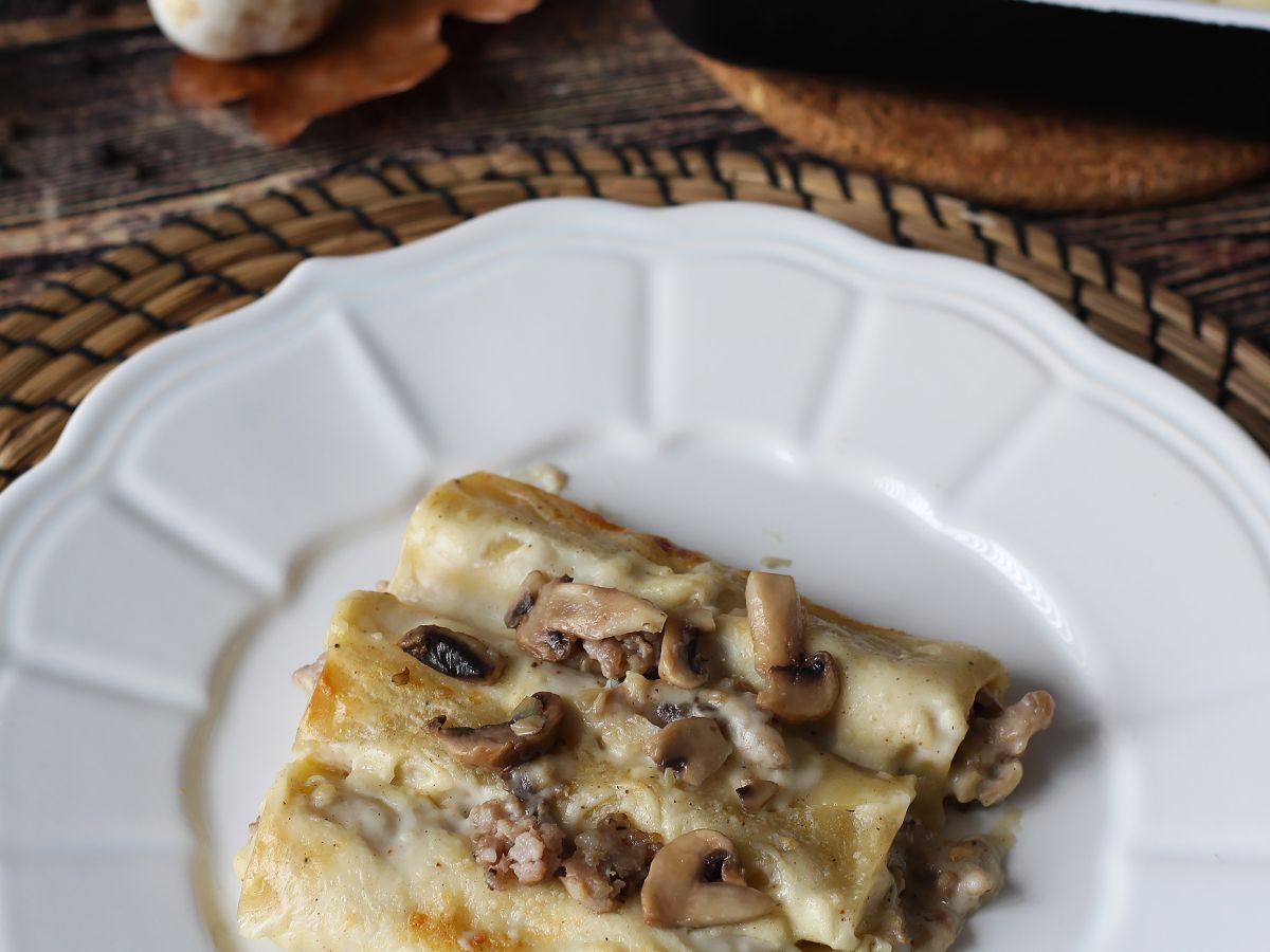 Cannelloni sienet ja makkara: runsas ja maukas ensimmäinen ruokalaji. - kuva 4