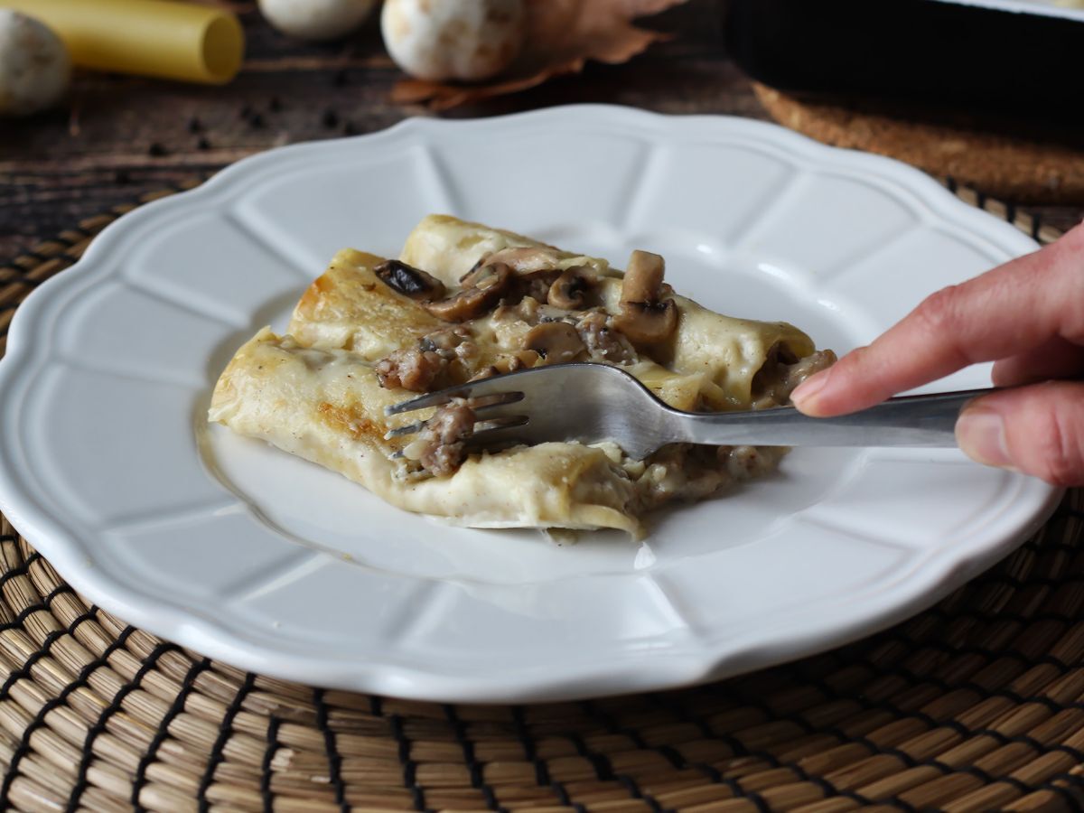Cannelloni sienet ja makkara: runsas ja maukas ensimmäinen ruokalaji. - kuva 6