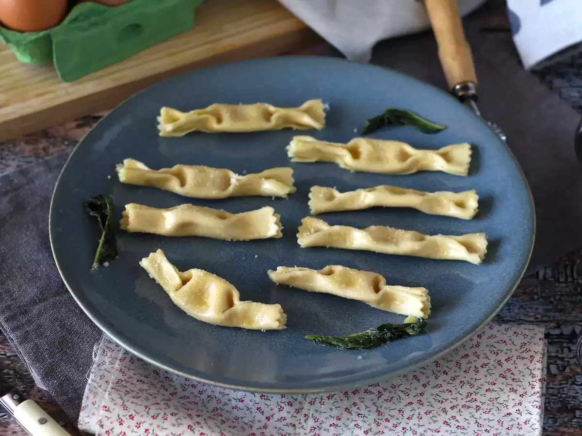 Caramelle-pasta eli karkinmuotoiset raviolit kurpitsa-ricottatäytteellä - kuva 3