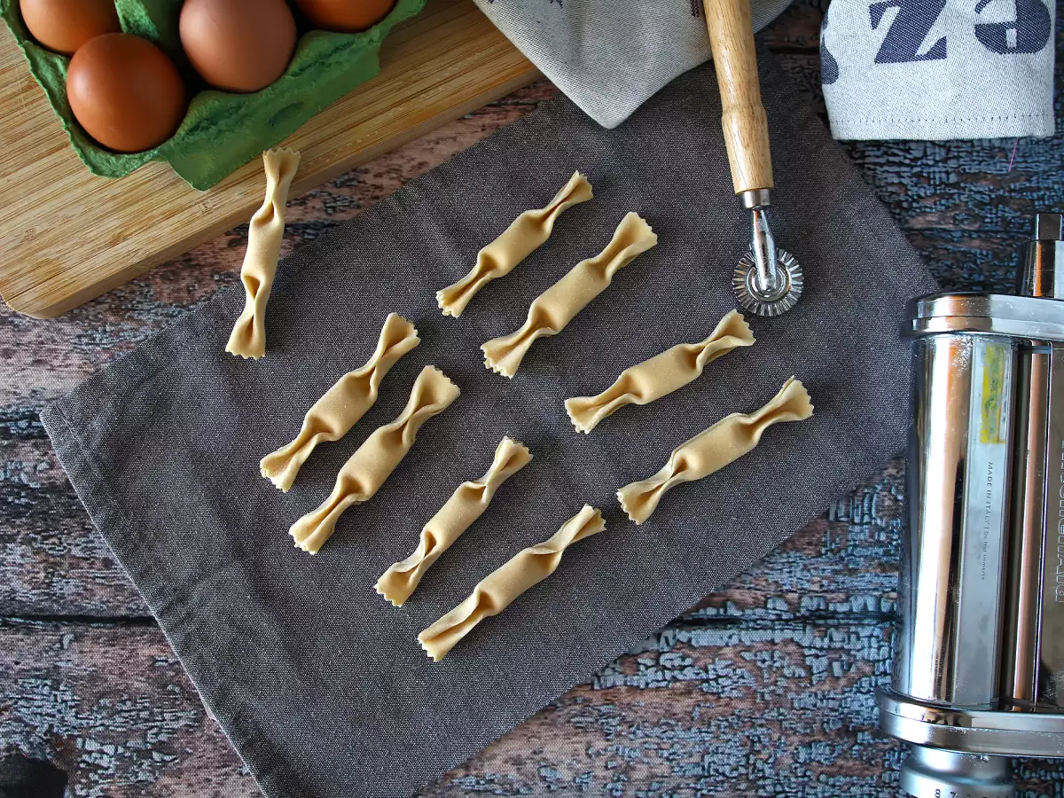 Caramelle-pasta eli karkinmuotoiset raviolit kurpitsa-ricottatäytteellä - kuva 4
