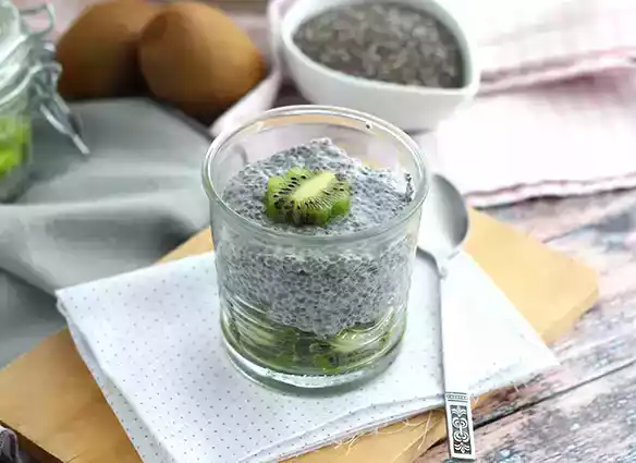 Chia-siemenvanukas kiivin kanssa