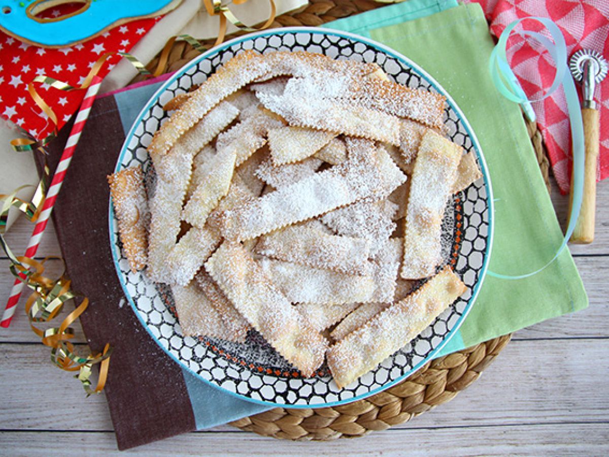 Chiacchiere di carnevale - Italialaiset bugnes-kuoriaiset
