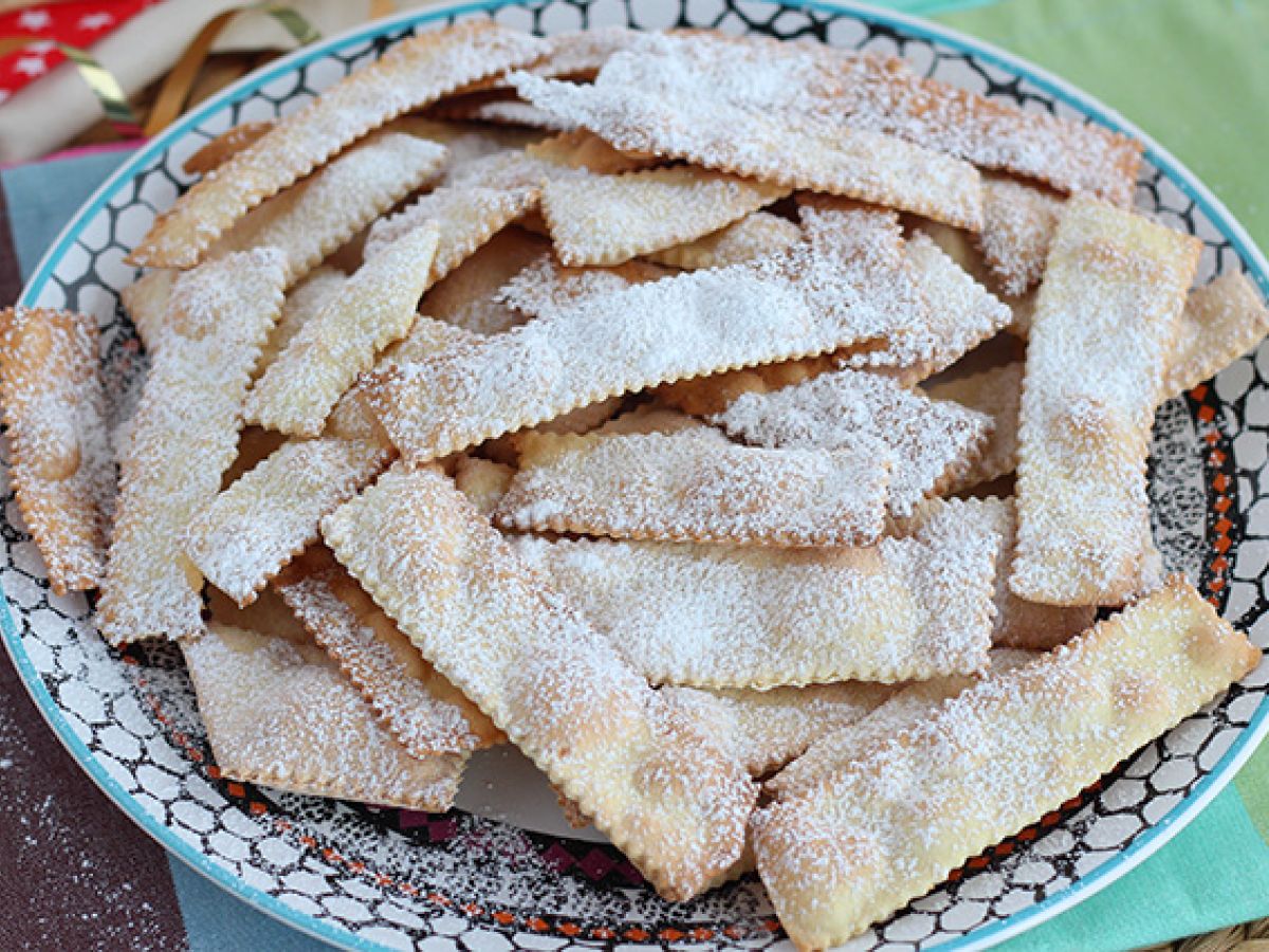 Chiacchiere di carnevale - Italialaiset bugnes-kuoriaiset - kuva 4