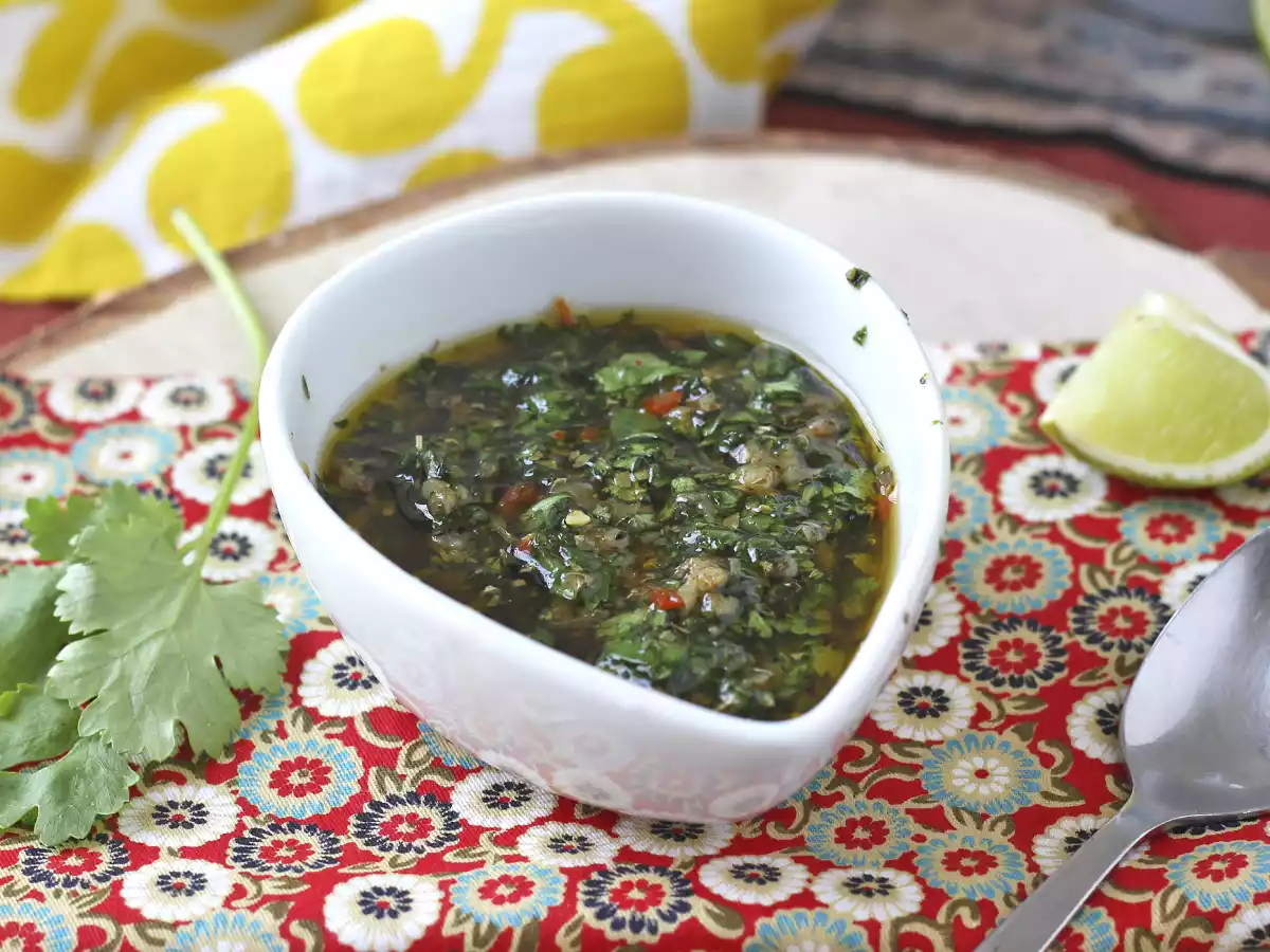 Chimichurri-kastike: täydellinen lisuke paistiin ja grillijuhliin.