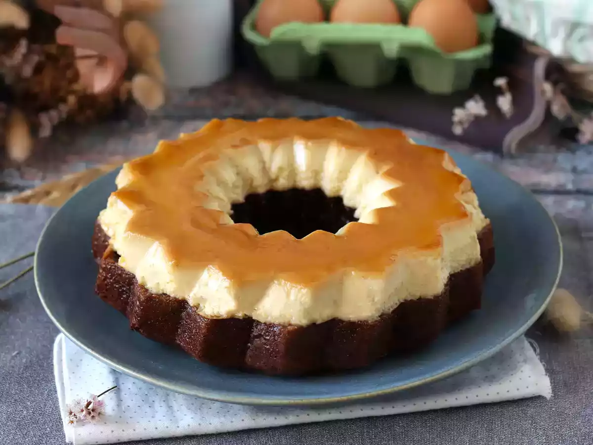 Choco flan, täydellinen yhdistelmä kosteaa suklaakakkua ja vaniljakaramelliflania. - kuva 2