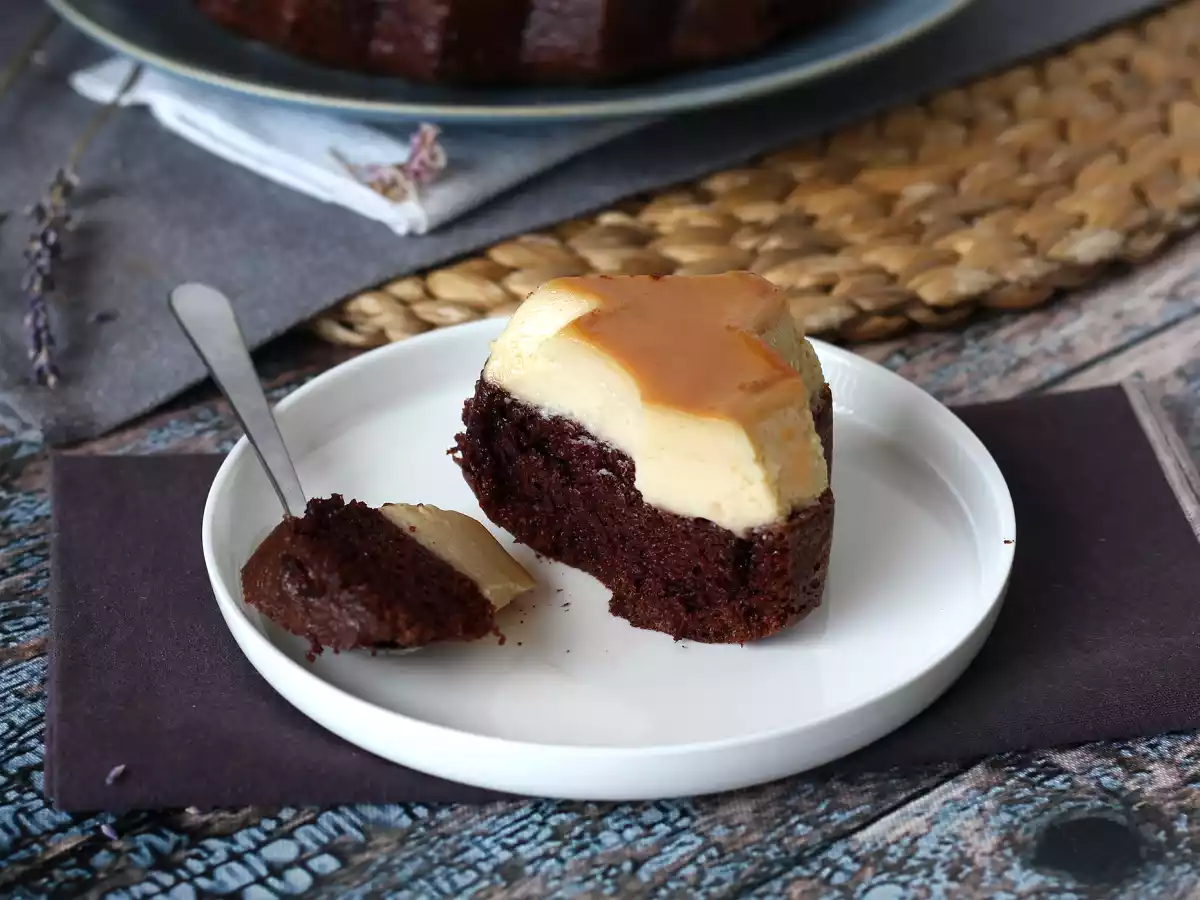 Choco flan, täydellinen yhdistelmä kosteaa suklaakakkua ja vaniljakaramelliflania. - kuva 3