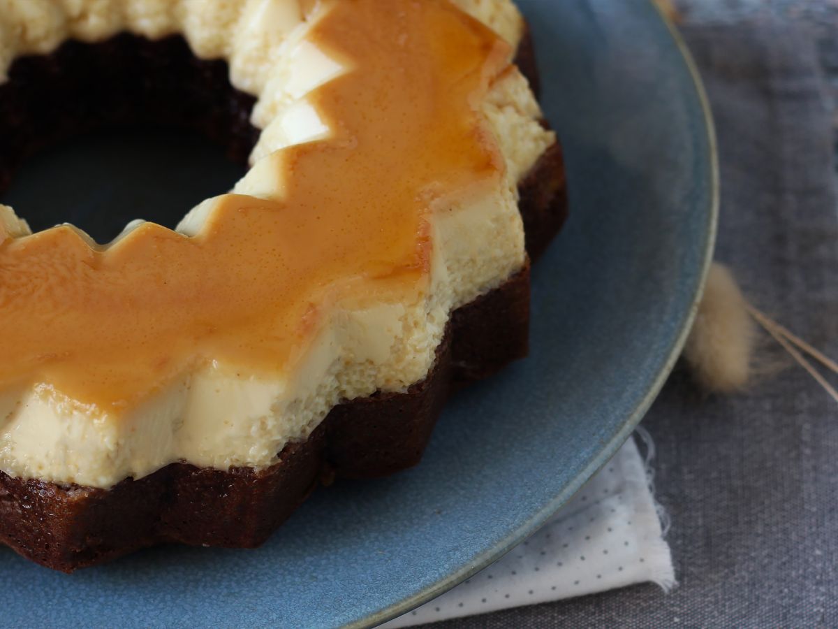 Choco flan, täydellinen yhdistelmä kosteaa suklaakakkua ja vaniljakaramelliflania. - kuva 4