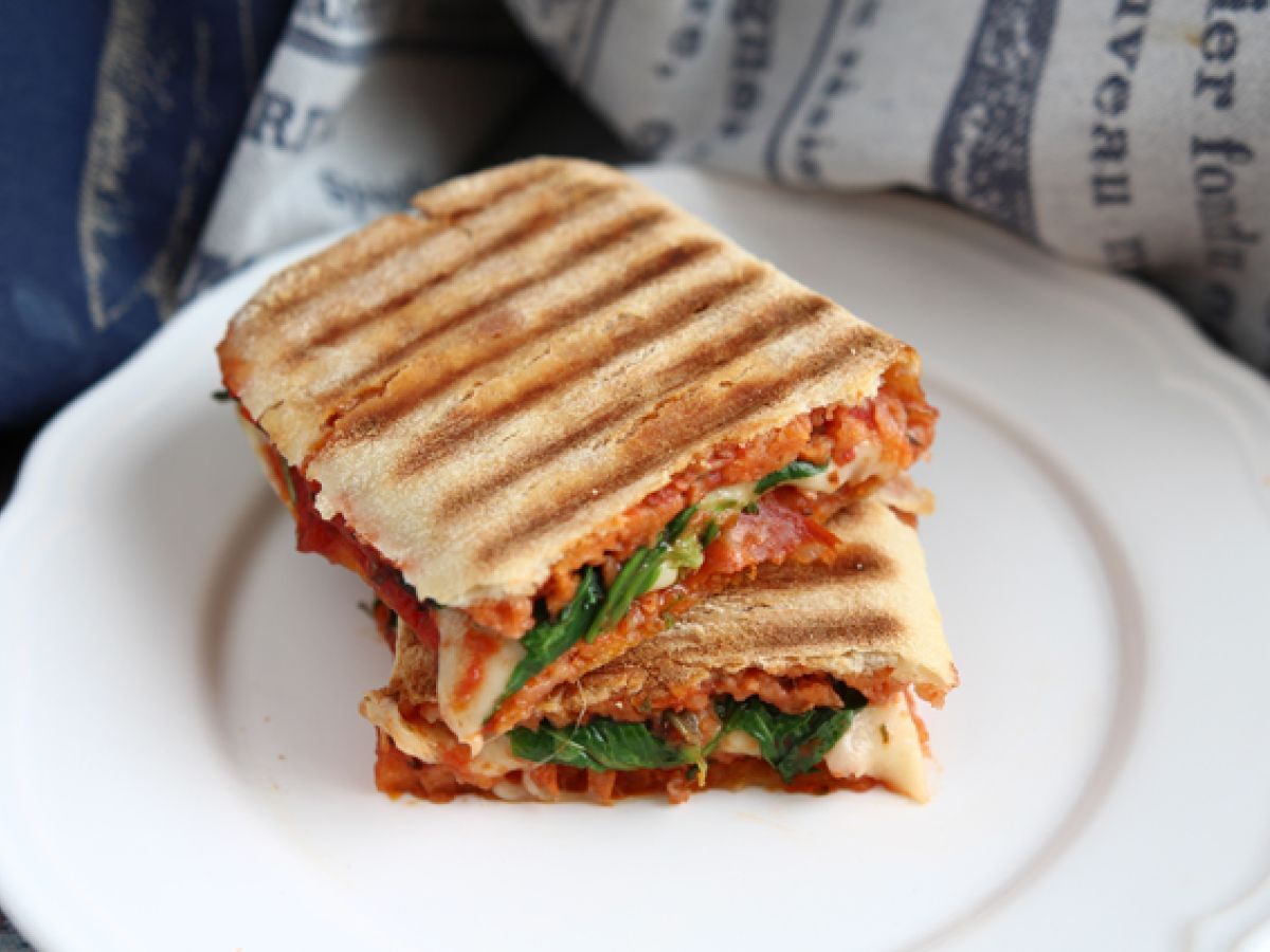 Chorizo ja Emmental Panini