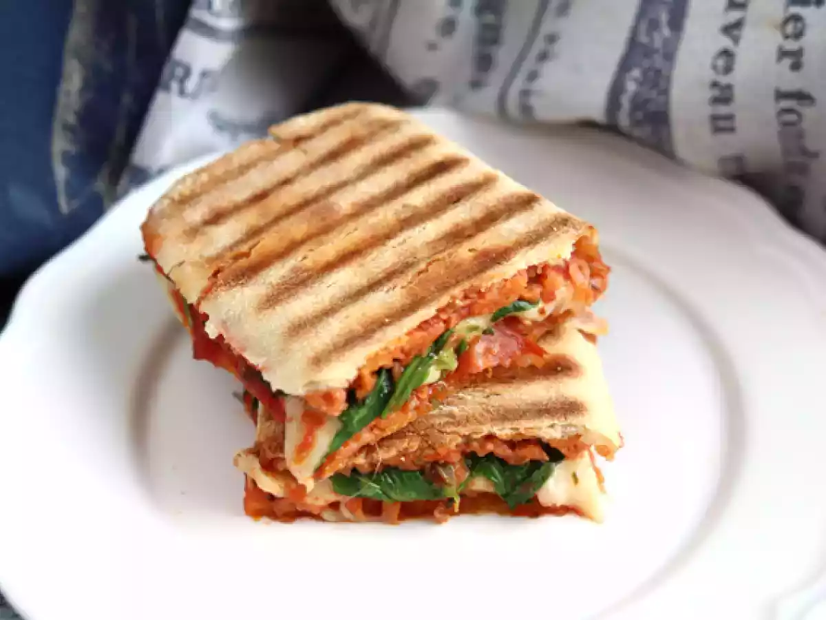 Chorizo ja Emmental Panini