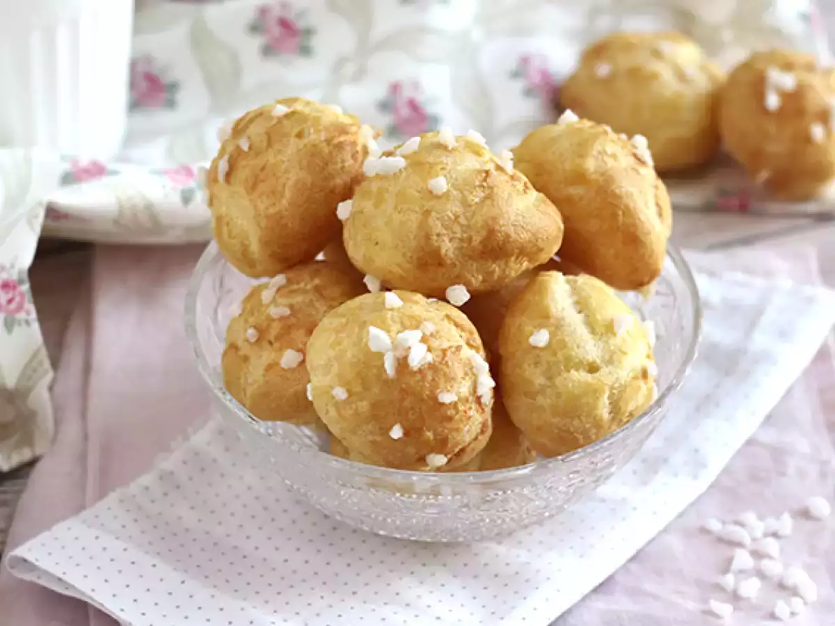 Chouquettes – ranskalaiset tuulihatut helmisokerilla