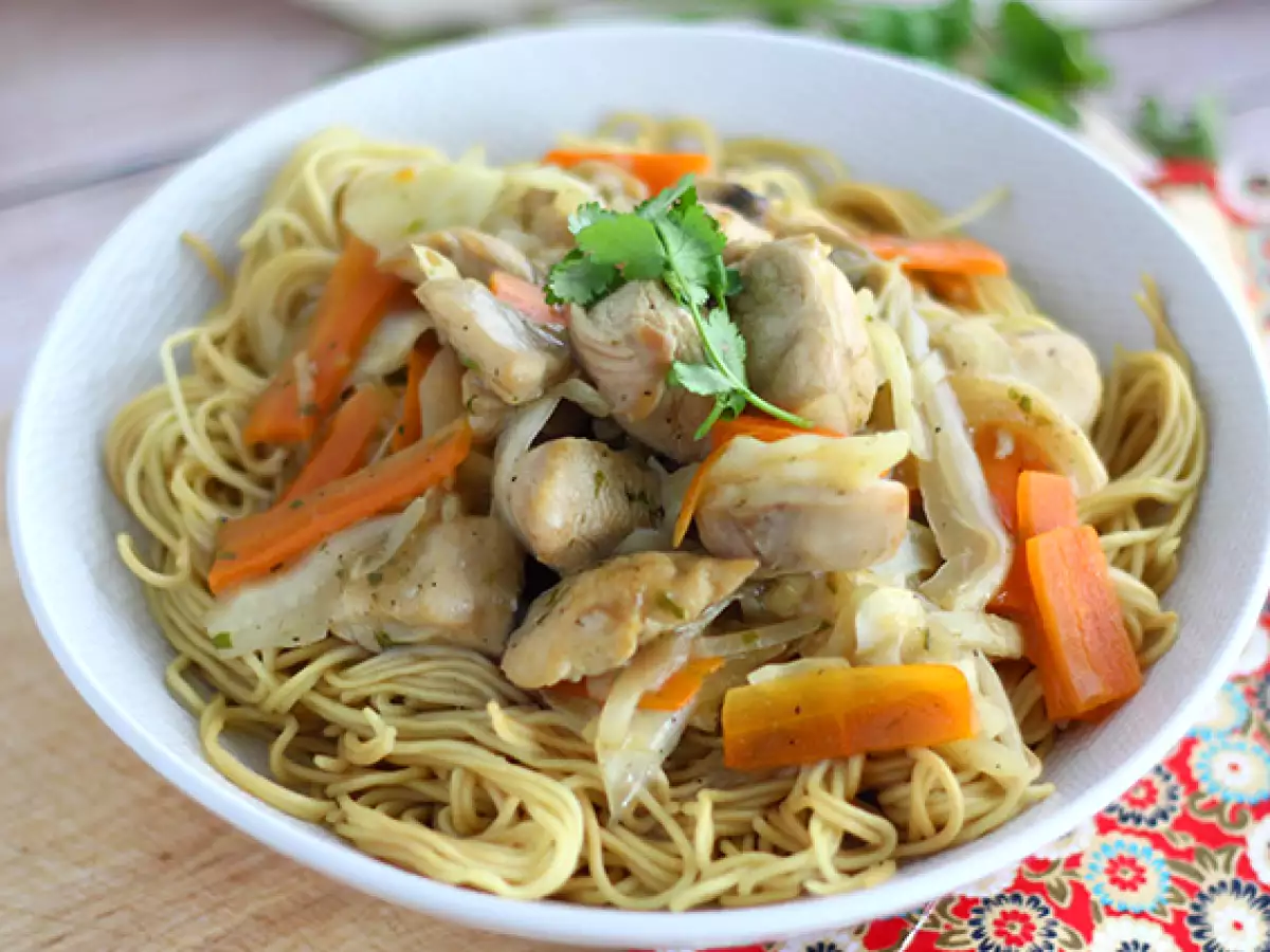 Chow mein (chao men) – kiinalaiset nuudelit kanalla ja vihanneksilla - kuva 4