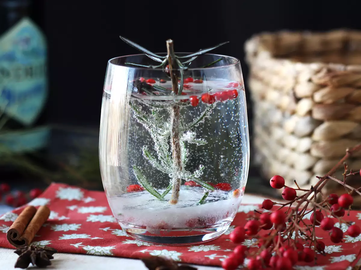 Cocktail, jonka sisällä on luminen kuusi - kuva 2