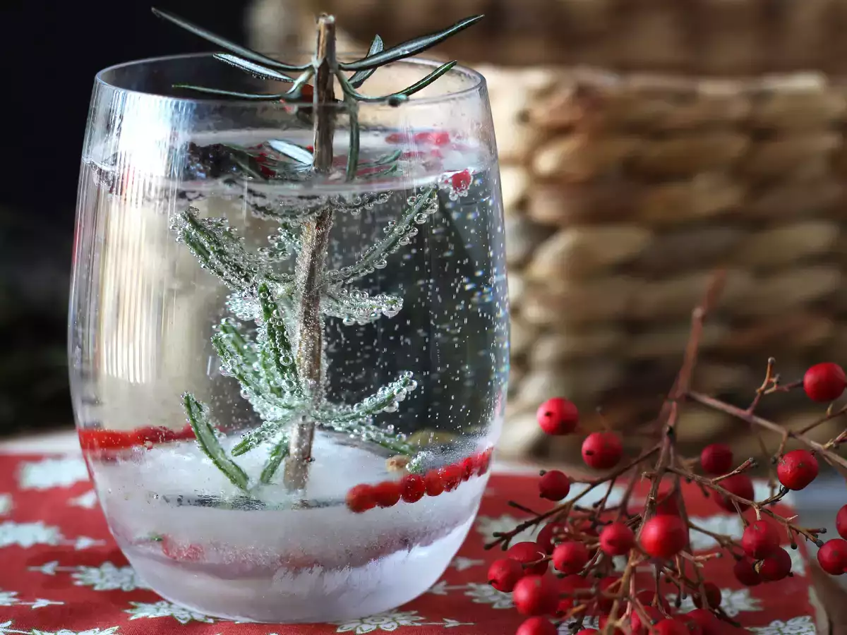 Cocktail, jonka sisällä on luminen kuusi - kuva 3