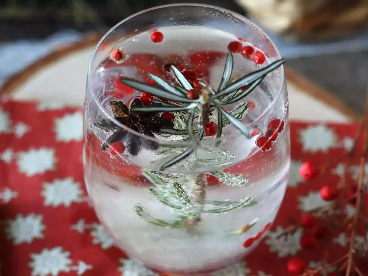 Cocktail, jonka sisällä on luminen kuusi - kuva 4