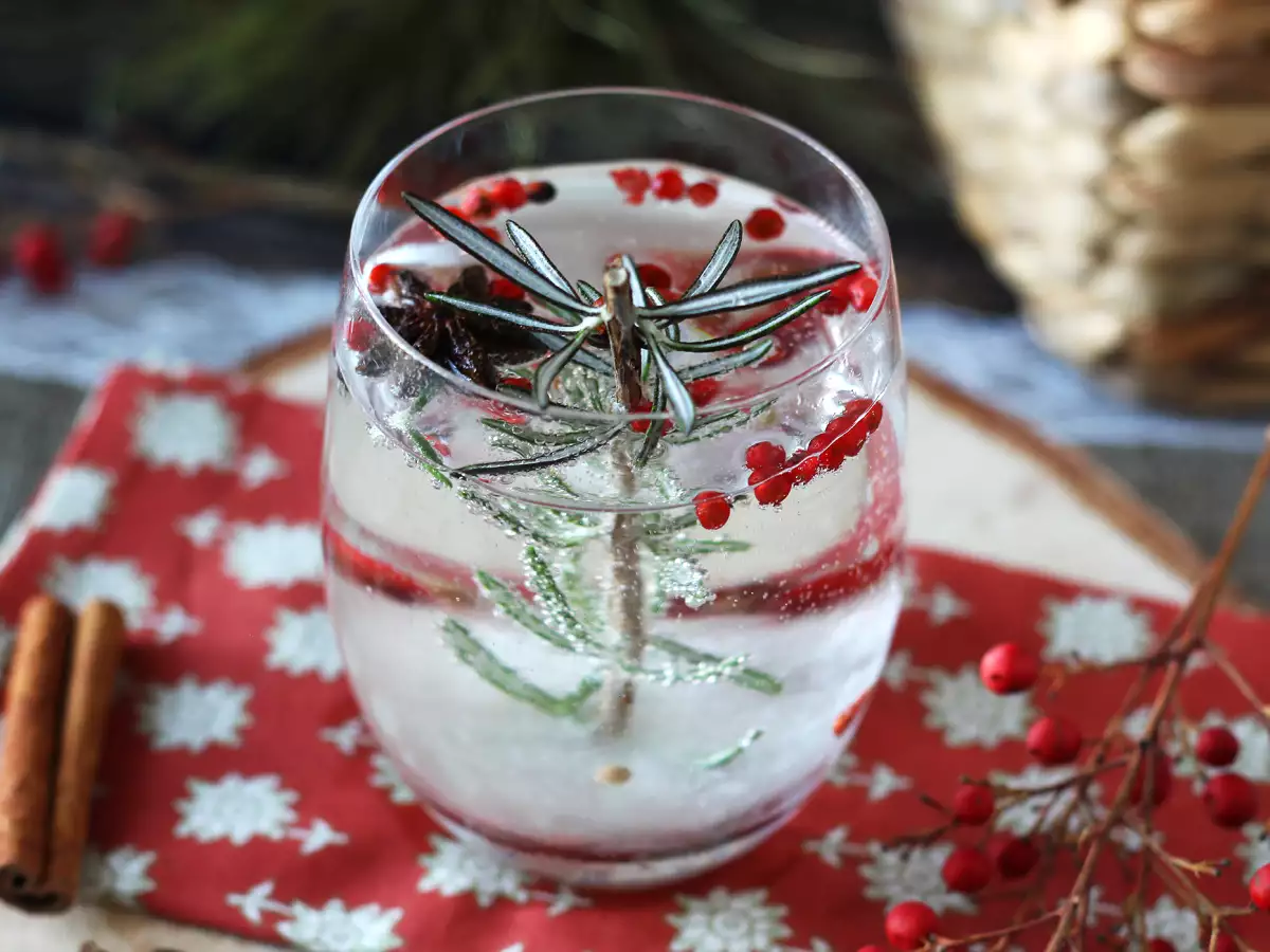 Cocktail, jonka sisällä on luminen kuusi - kuva 5