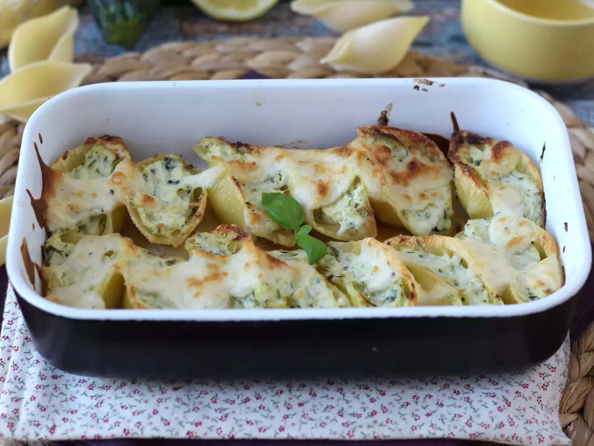 Conchiglioni täytetty ricotta, kesäkurpitsa ja sitruuna: kermainen ja au gratin uunissa - kuva 6