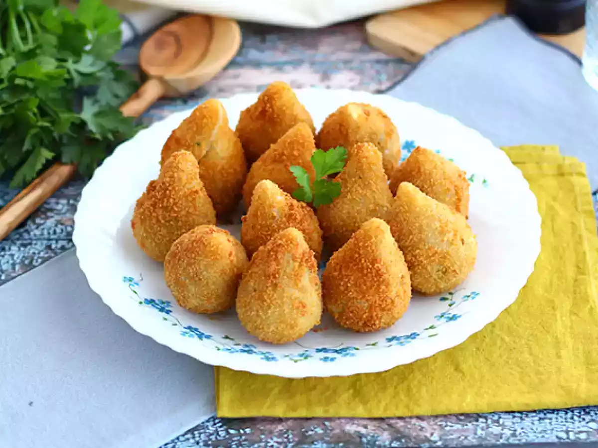 Coxinhas (brasilialaiset kanakroketit)