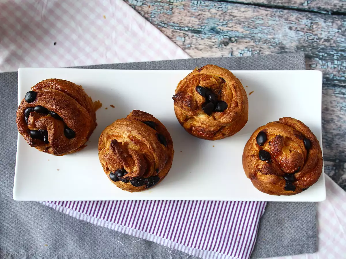 Cruffinit – croissantin ja muffinin yhdistelmä vaniljakreemillä ja suklaalla - kuva 5