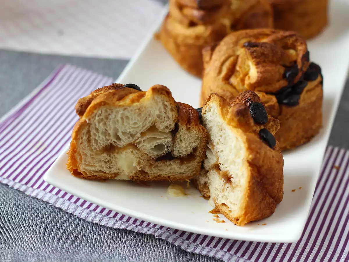 Cruffinit – croissantin ja muffinin yhdistelmä vaniljakreemillä ja suklaalla - kuva 6