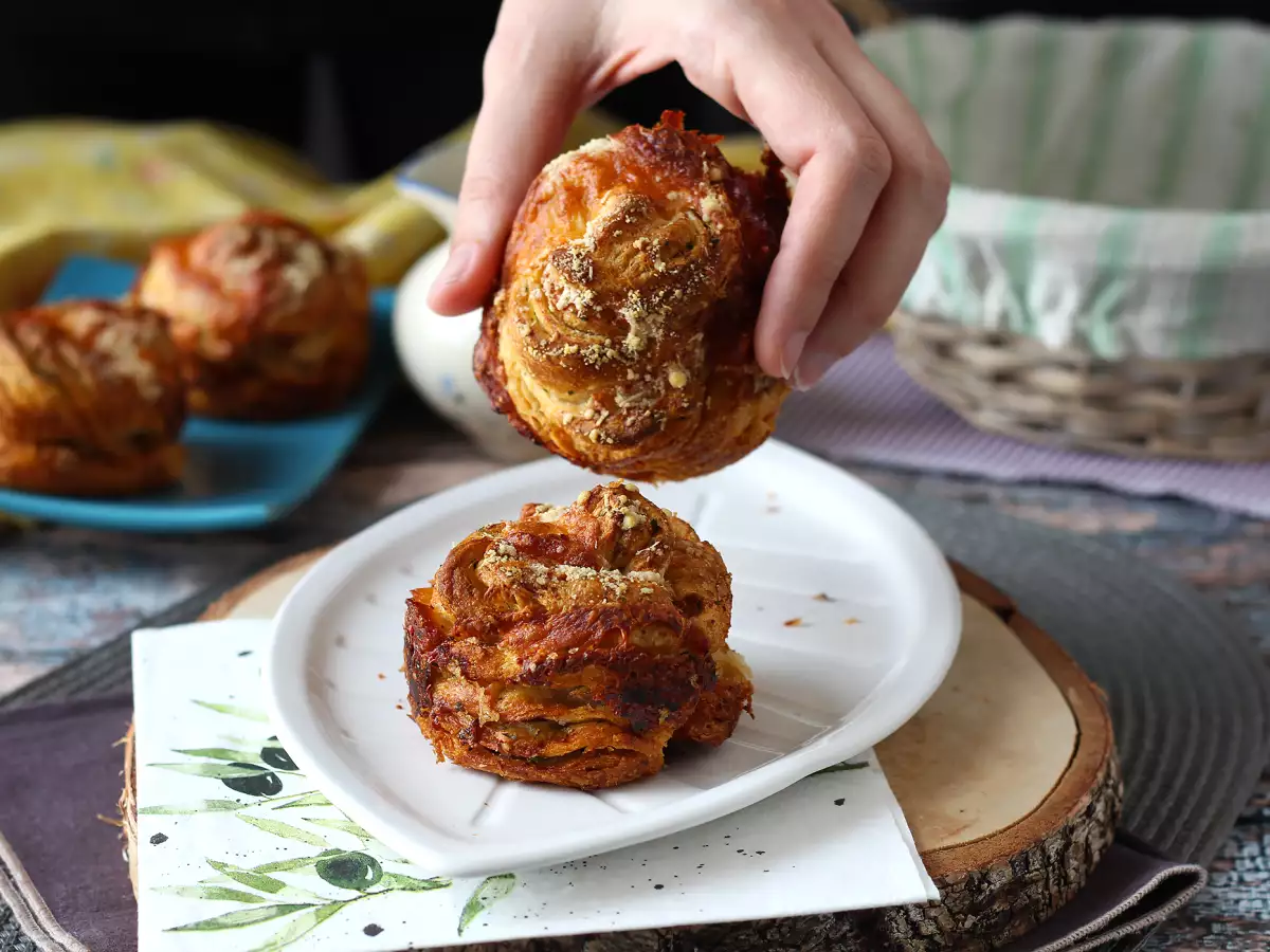 Cruffinit – croissantin ja muffinssin yhdistelmä parmesaanilla ja mozzarellalla - kuva 3