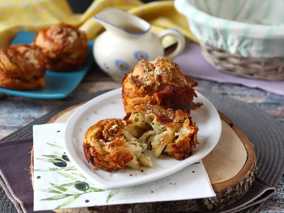 Cruffinit – croissantin ja muffinssin yhdistelmä parmesaanilla ja mozzarellalla - kuva 5