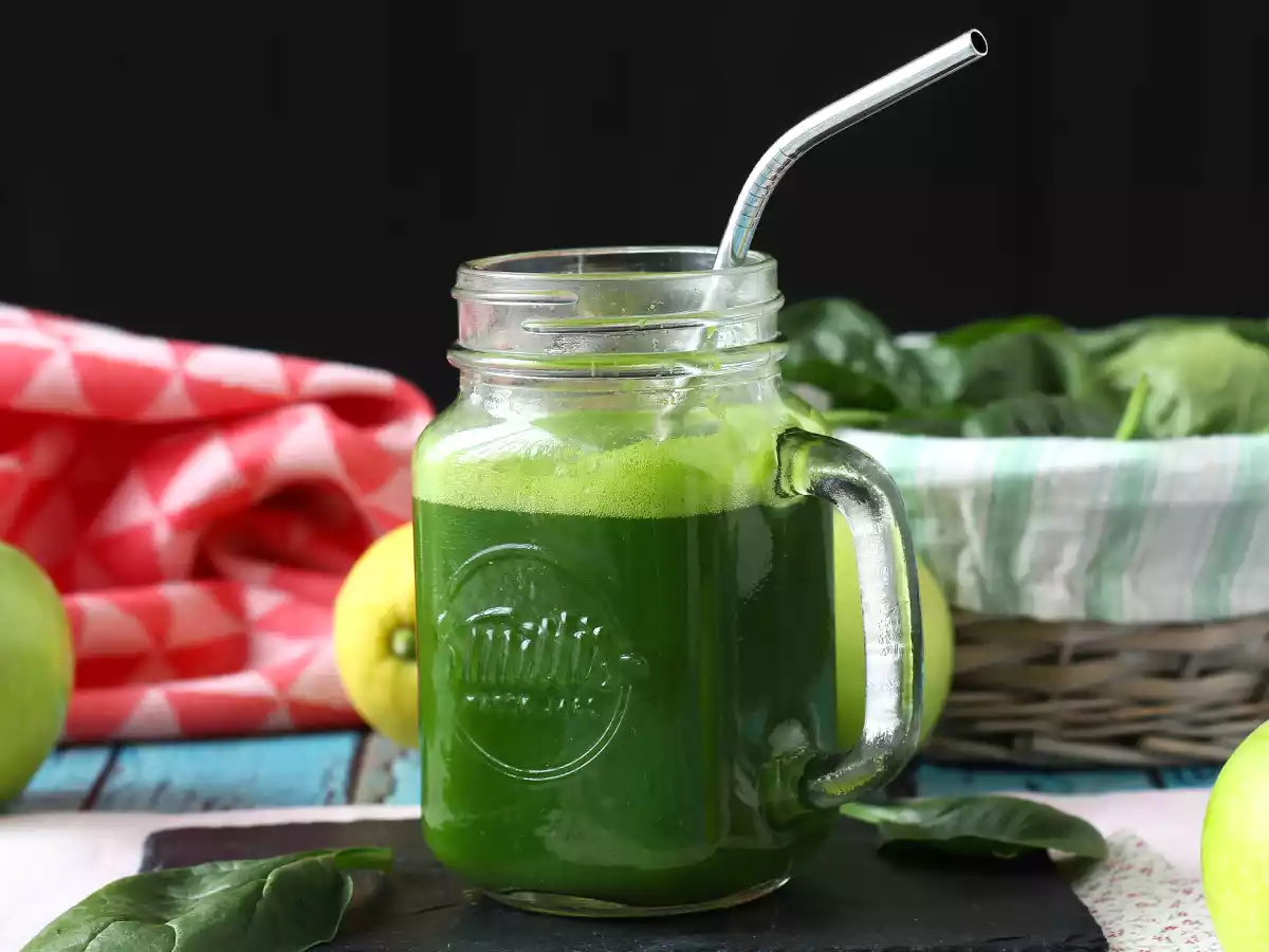 Detox vihreä mehu ilman uuttimen, maksimaalinen vitamiineja!
