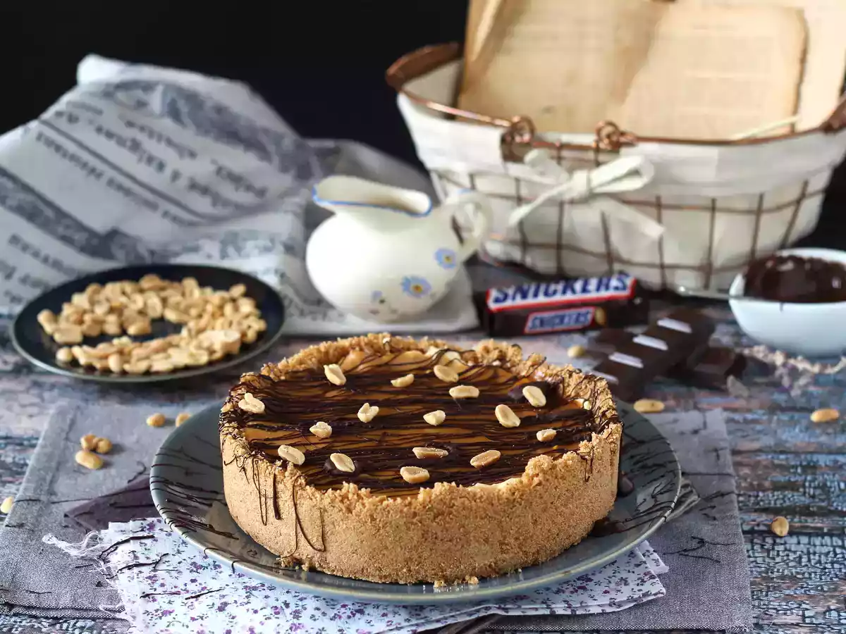 Erittäin herkullinen Snickers-tyylinen juustokakku