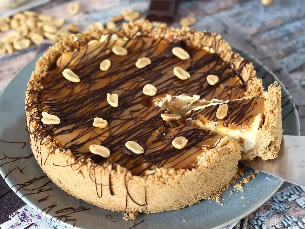 Erittäin herkullinen Snickers-tyylinen juustokakku - kuva 3