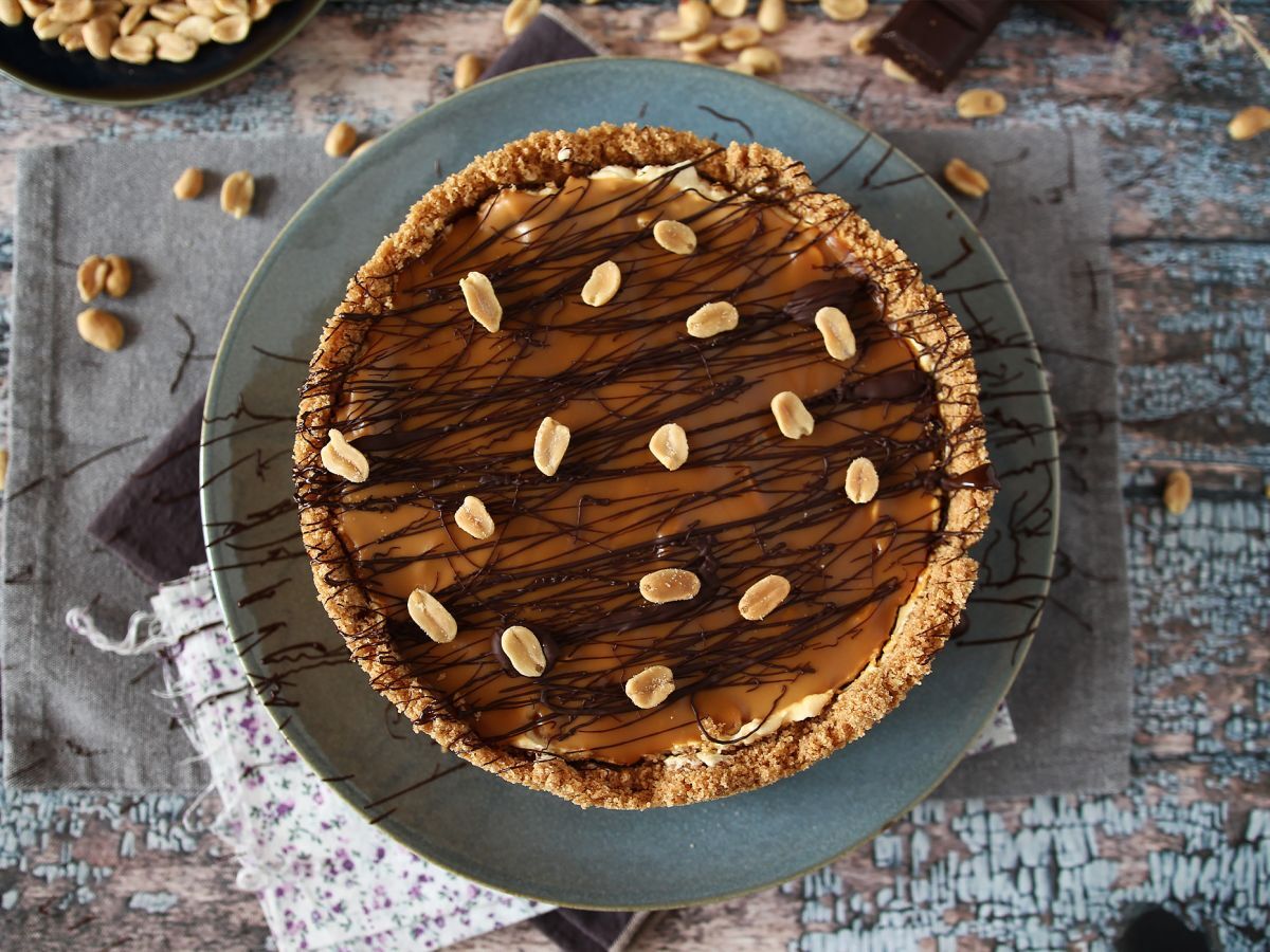 Erittäin herkullinen Snickers-tyylinen juustokakku - kuva 4