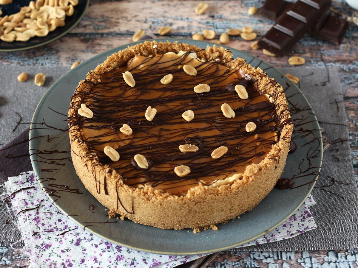 Erittäin herkullinen Snickers-tyylinen juustokakku - kuva 5